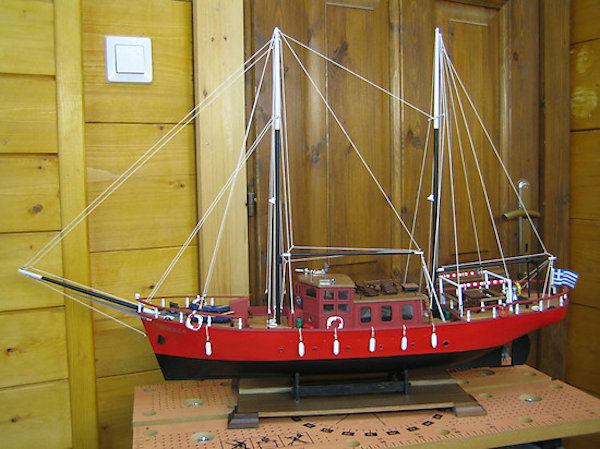 Image of Scale 1:43 Mantua Trotamares: Sailing Motor Yacht